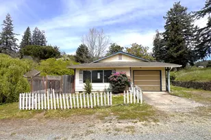 618 W 15th St, Coquille, OR 97423 - Photo 1