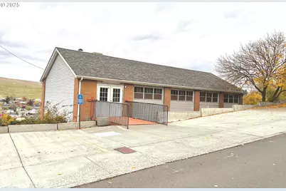 335 N Gilmore St, Heppner, OR 97836 - Photo 1