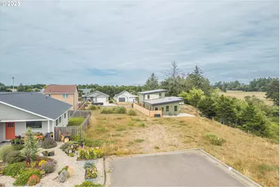 636 Seacrest Dr, Bandon, OR 97411 - Photo 1