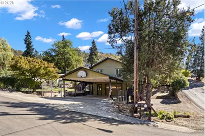 1416 SE Sanford Ave, Roseburg, OR 97470 - Photo 1