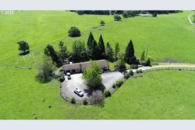 8245 Tiller Trail Hwy, Canyonville, OR 97417 - Photo 1