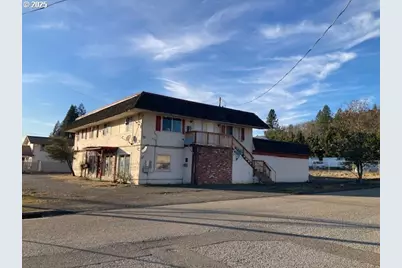 2936 NE Diamond Lake Blvd, Roseburg, OR 97470 - Photo 1