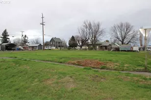 253 W College St, Athena, OR 97813 - Photo 1
