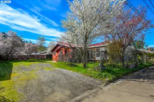 2745 W Jay Ave, Roseburg, OR 97471 - Photo 1