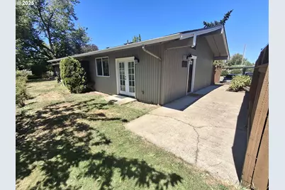 2120 W 14th Ct, Eugene, OR 97402 - Photo 1