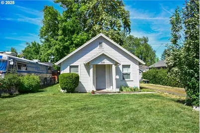 335 Marie St, Medford, OR 97504 - Photo 1