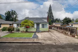 732 W Nebo St, Roseburg, OR 97471 - Photo 1