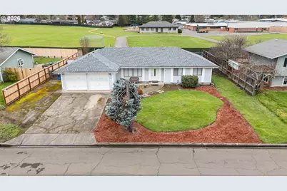 1766 NW Beaumont Ave, Roseburg, OR 97471 - Photo 1