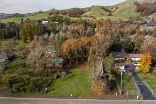 606 Whistlers Ln, Roseburg, OR 97470 - Photo 1