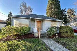 1532 E 10th St, The Dalles, OR 97058 - Photo 1