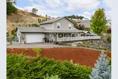 129 Summerwood St, Roseburg, OR 97471 - Photo 1