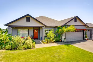 132 SW Mount Adams St, McMinnville, OR 97128 - Photo 1