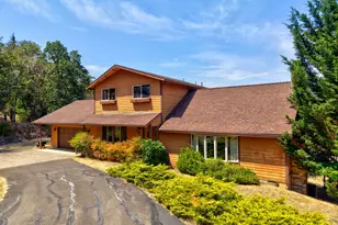 1030 Garden Grove Dr, Roseburg, OR 97471 - Photo 1