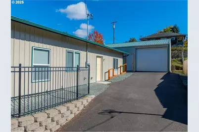 401 B St, Myrtle Point, OR 97458 - Photo 1