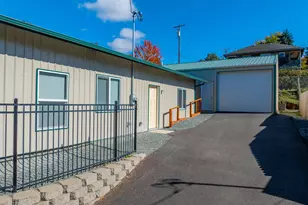 401 B St, Myrtle Point, OR 97458 - Photo 1