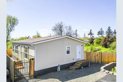 492 Moffit Ln, Springfield, OR 97477 - Photo 1