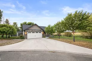 2109 Scorpio Dr, La Grande, OR 97850 - Photo 1