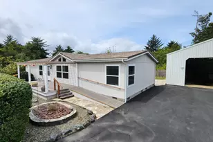 255 SE 15th St, Bandon, OR 97411 - Photo 1