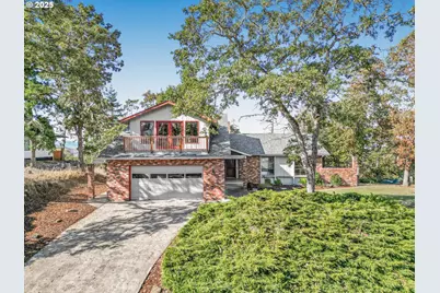 810 SE Summit Dr, Roseburg, OR 97470 - Photo 1