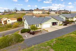 810 N Main St, Pendleton, OR 97801 - Photo 1