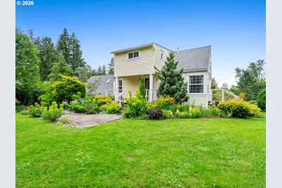3915 SW Pomona St, Portland, OR 97219 - Photo 1
