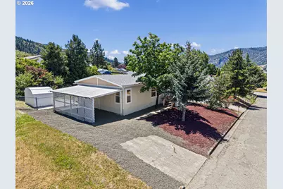 141 Clark St, Myrtle Creek, OR 97457 - Photo 1