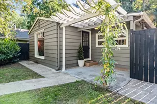 9101 SW 23rd Dr, Portland, OR 97219 - Photo 1