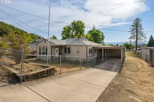 1658 NE Taylor St, Roseburg, OR 97470 - Photo 1