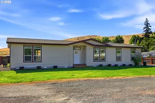 111 NW Vanderpool St, Dufur, OR 97021 - Photo 1