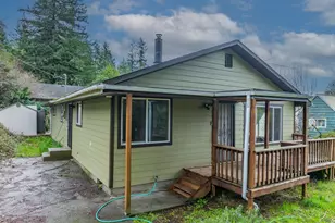 1095 E 2nd St, Coquille, OR 97423 - Photo 1