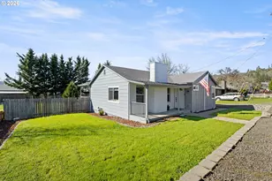 158 NE Garrecht St, Roseburg, OR 97470 - Photo 1