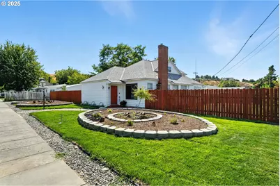 138 Dehaven St, Milton-Freewater, OR 97862 - Photo 1