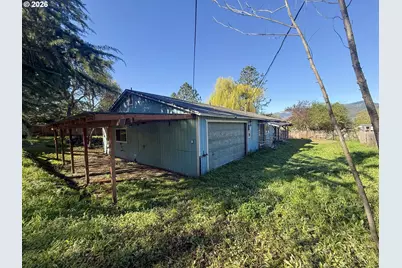174 Esther Ct, Myrtle Creek, OR 97457 - Photo 1
