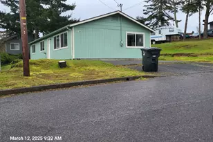 815 Fenwick St, Coos Bay, OR 97420 - Photo 1