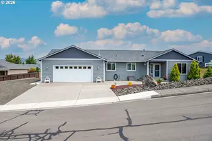576 Highland Vista Ln, Roseburg, OR 97471 - Photo 1