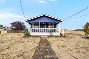 274 NW Meloy Ave, Roseburg, OR 97470 - Photo 1