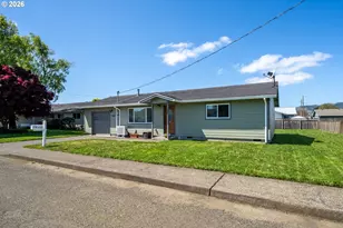 702 Ash Ave, Tillamook, OR 97141 - Photo 1