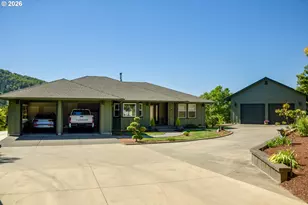 3952 Del Rio Rd, Roseburg, OR 97471 - Photo 1