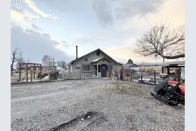 138 W 12th St, Prairie City, OR 97869 - Photo 1