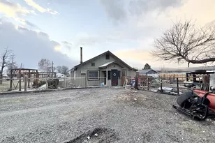 138 W 12th St, Prairie City, OR 97869 - Photo 1