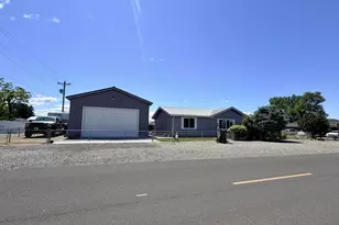 200 NE Oregon Ave, Irrigon, OR 97844 - Photo 1