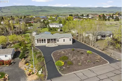407 Sunridge Ave, Dallesport, WA 98617 - Photo 1