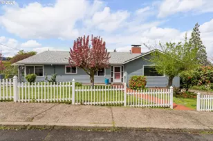 944 SE Kane St, Roseburg, OR 97470 - Photo 1