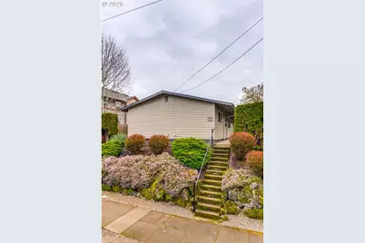3954 N Borthwick Ave, Portland, OR 97227 - Photo 1