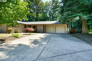 2262 NW Pinehurst Dr, McMinnville, OR 97128 - Photo 1