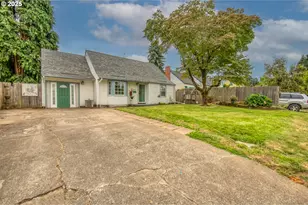 6520 NE Roselawn St, Portland, OR 97218 - Photo 1