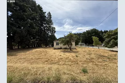 650 SE Riverside Dr, Myrtle Creek, OR 97457 - Photo 1