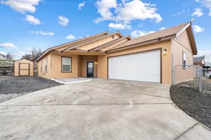 738 E Catherine Ave, Hermiston, OR 97838 - Photo 1