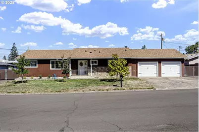 2462 W Jay Ave, Roseburg, OR 97471 - Photo 1