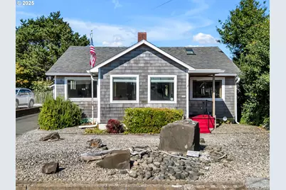 260 9th Ave, Seaside, OR 97138 - Photo 1